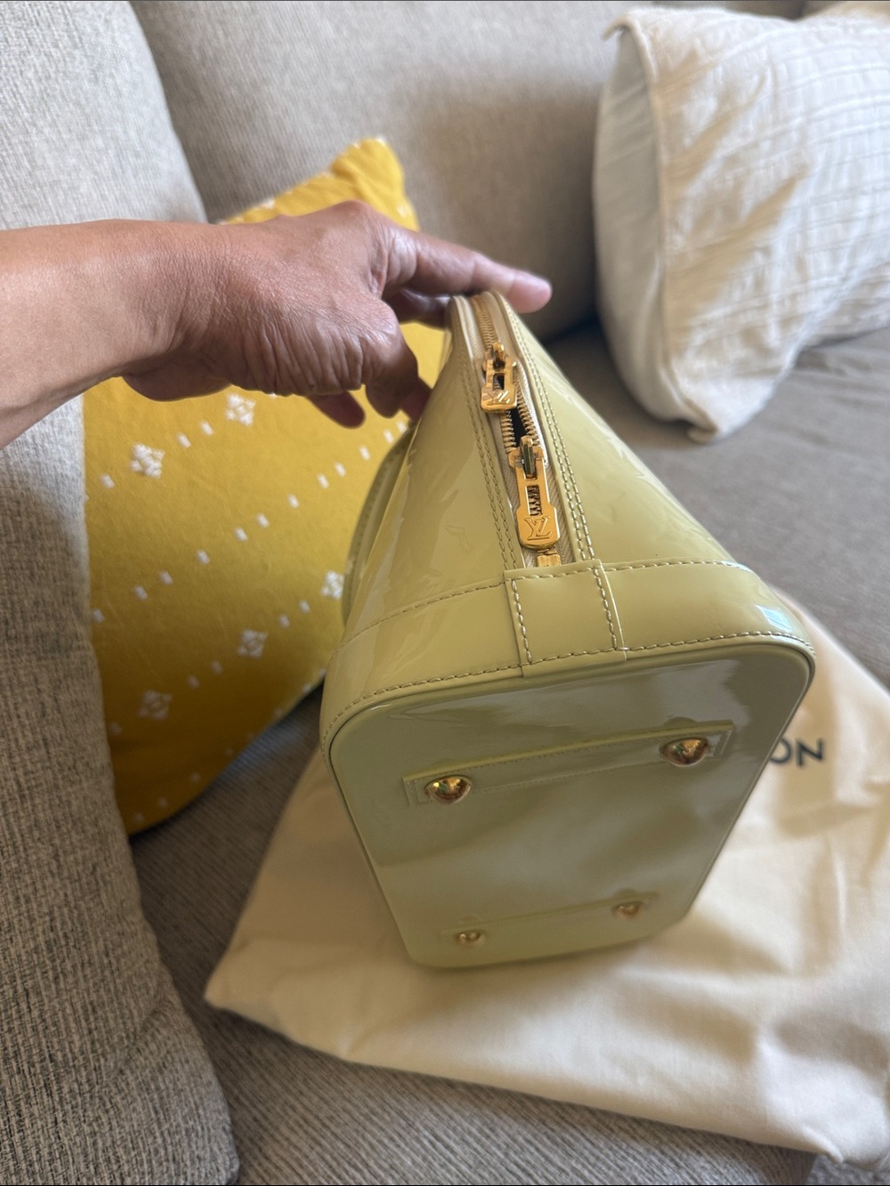 Louis Vuitton Alma Vernis in excellent condition - Picture 4 of 7